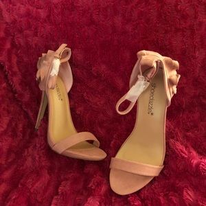 Beautiful mauve pink heels!